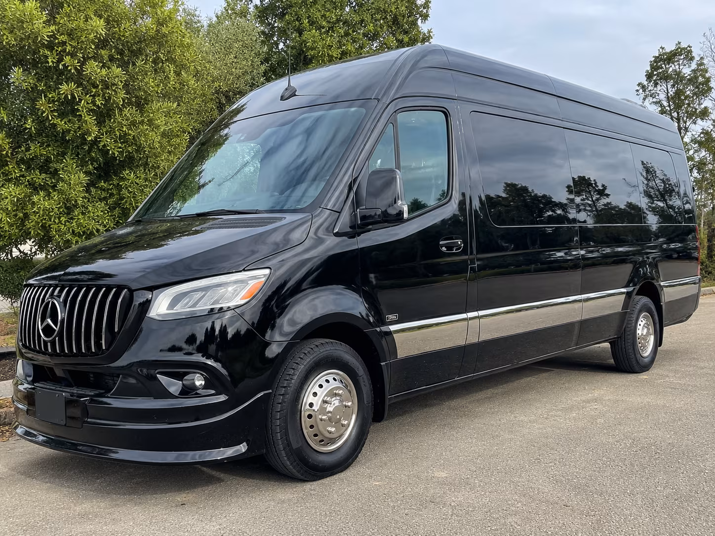 find the perfect transportation for your next airport transfer 5